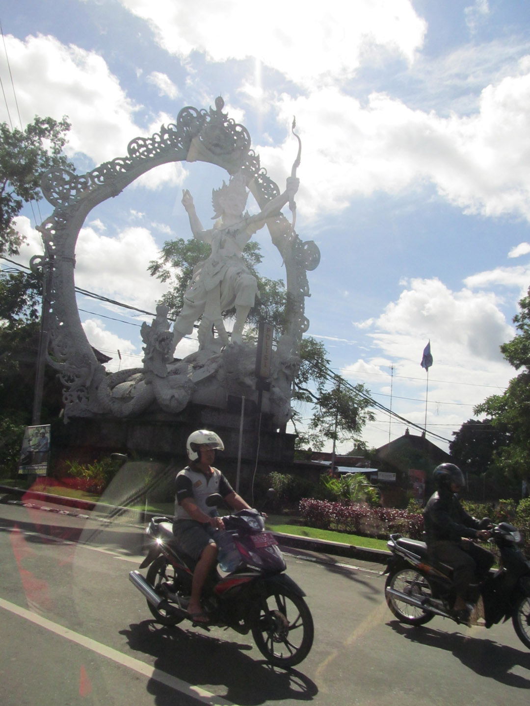An Arjuna statue near Gianyar, as viewed from a hired car.