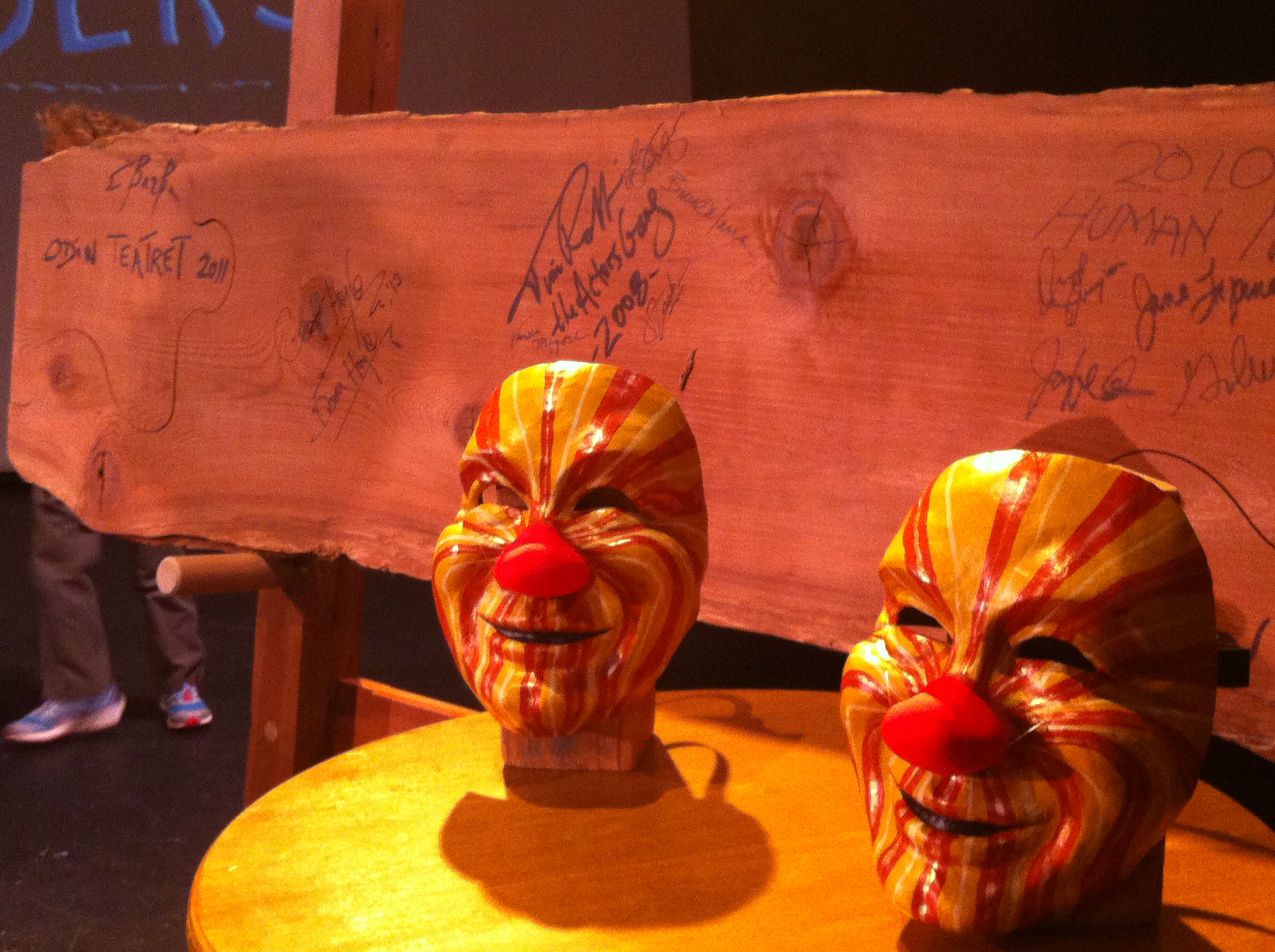 The wood records the history of the prize, awarded in the recent past to people like Eugenio Barba & The Odin Teatret, Tim Robbins & The Actors Gang, and many more.